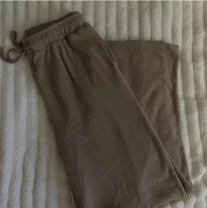 Women's Joggers Size M thumbnail 1
