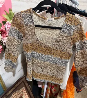 Vintage lace quarter sleeve top thumbnail 1