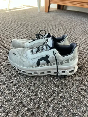 On Cloud Running Shoes thumbnail 3