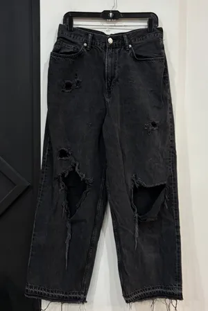 H&M Women’s Black Baggy Fit Distressed Ripped Jeans 30 Waist Frayed Hem thumbnail 1