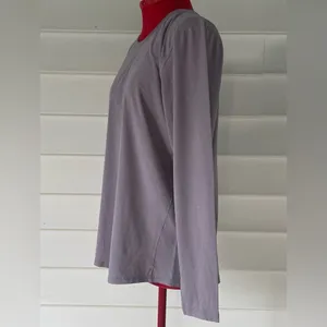 lululemon athletica Gray Long Sleeve Top Sz 12 thumbnail 3