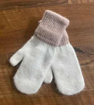 Mittens thumbnail 1