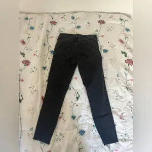 Levi's skinny jeans worn a few times thumbnail 2