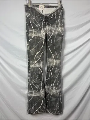 Urban Outfitters Women’s Gray Marble-Print Low-Rise Jeans thumbnail 5