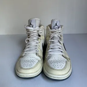 Air Jordan 1 Mid White Black Sail Women 5 Youth 3.5Y High Top Sneakers thumbnail 4