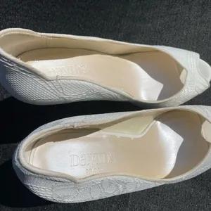 🤍 NWOT David’s Bridal Size 8.5 Layla White Peep Toe Pumps Heels 🤍 thumbnail 19