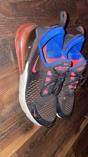 Nike Air Max 270 Shoes Women’s 10 'BLACK BRIGHT CRIMSON' thumbnail 4
