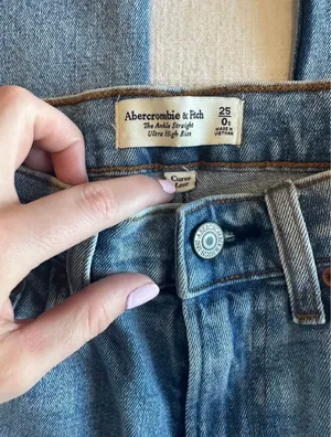 Abercrombie Ankle Straight Ultra High-Rise thumbnail 4