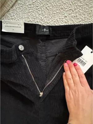Black Ultra High-Rise Corduroy 7 For All Mankind Slim Kick Pants thumbnail 7