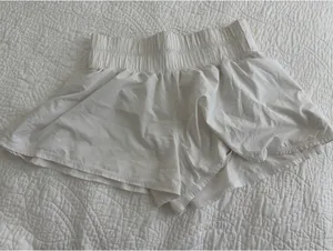 Aritzia golden lined shorts White Size 2 thumbnail 2