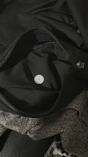 Lululemon Speed Shorts 2.5" thumbnail 4