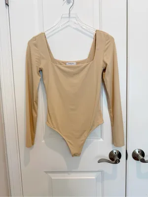 ARITZIA BABATON‎ Contour Square Neck Long sleeve Bodysuit in Nude Beige Medium thumbnail 3