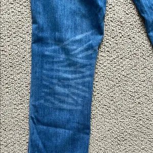Indigo Rein Distressed Ankle Jeans in Blue thumbnail 12