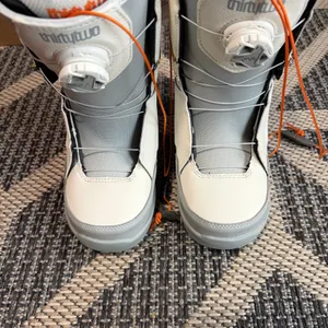 ThirtyTwo Womens Lashed Double BOA Snowboard Boots- White/Grey Size 6.5R thumbnail 7