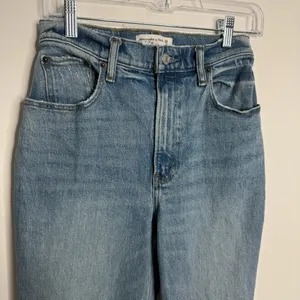 Abercrombie & Fitch Curve Love The 90's Straight Ultra High Rise‎ Size 26/2R thumbnail 6