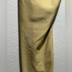 Alo 7/8 High Waist Airlift Legging, women’s size large in a gold/mustard color. thumbnail 3