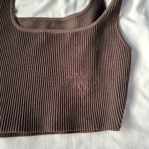 Aritzia babaton crop tank thumbnail 3