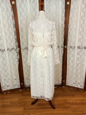 Beautiful Vintage 1960s/70s Ivory Lace Tea Length Wedding Dress thumbnail 6