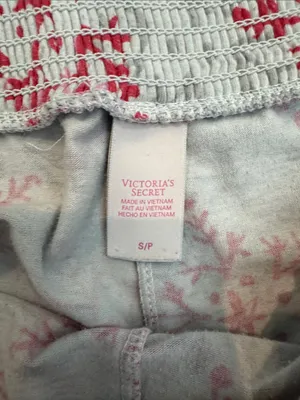 Victoria's Secret tank & Shorts Pajama Set with Pink Snowflakes ~ thumbnail 3