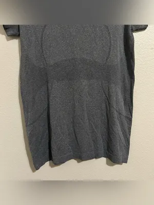 Lululemon Swiftly Tech Gray Crewneck Short Sleeve Athletic Shirt Women’s Size 12 thumbnail 5