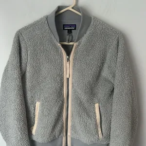 Patagonia Los Gatos Bomber Jacket Women‎ Small Gray Pockets Zip Pockets 🦋 thumbnail 2