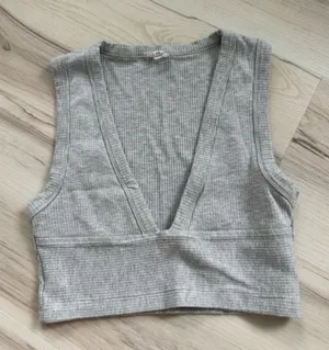 Garage Light Gray Ribbed V-Neck Crop Top thumbnail 1