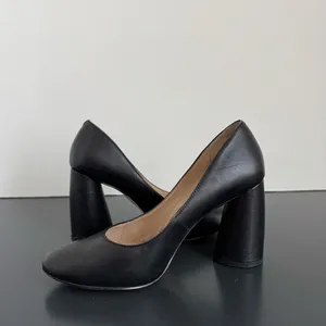 Louise et Cie Women's Jayant Black Leather Block Round Work Heel Pumps Size 6.5 thumbnail 2