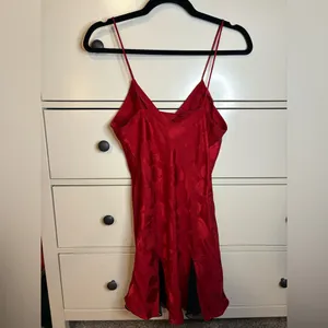 Vintage gold label Victoria’s Secret lingerie red slip dress Size Small thumbnail 4