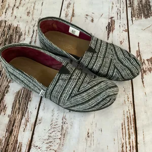 TOMS BLACK‎ WHITE SILVER METALLIC SLIP ONS thumbnail 7