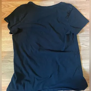 vintage wash v neck thumbnail 4
