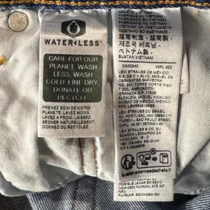 Levi’s 501 SZ W30 Jean Shorts Button-Fly Distressed Hi-Rise Cuffed Hems Pockets thumbnail 5