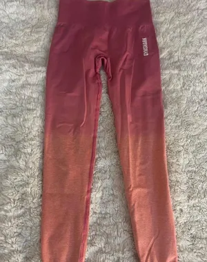 Gymshark Ombre Sports Bra and Leggings Set - Orange and Pink thumbnail 4