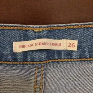 Levi’s ribcage straight ankle light wash 26 button fly thumbnail 8