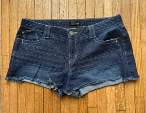 AQUA Women's Denim Shorts Dark Wash Embroidered Frayed Hem Size 30 thumbnail 1