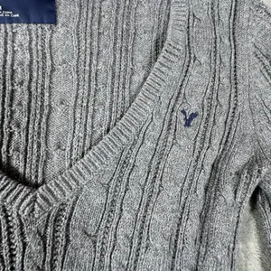 Y2K American Eagle V Neck Fitted Cable Knit Sweater Women Medium Gray Preppy thumbnail 3