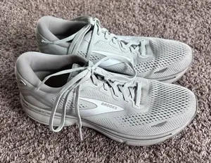 light gray Brooks Ghost 15 women's running shoes thumbnail 1