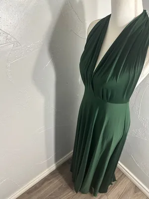 Backless Halter Maxi Dress in Emerald Green Size undefined thumbnail 5