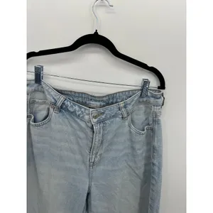 American Eagle Strigid Mom‎ Jeans Womens Sz 14 Short High Waisted Light Wash thumbnail 5