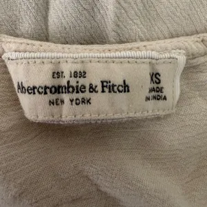 Abercrombie & Fitch Ivory Embroidered Boho Handkerchief Hem Cami‎ Top XS Mens thumbnail 7