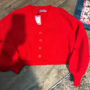 NWT Edikted Sabrina Chunky Knit Crop Cardigan size XS‎ thumbnail 4
