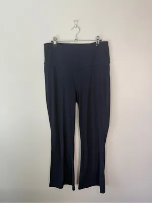 Quince Navy Boot-Cut Cropped Flare Yoga Pants Large Navy thumbnail 3