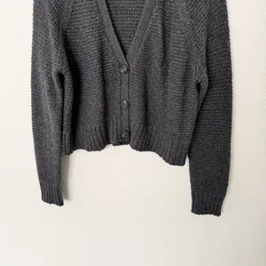[American Eagle Outfitters] Gray Cropped V-Neck Knit Cardigan Sweater Sz Large L thumbnail 5