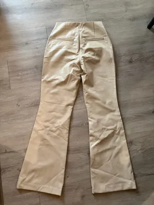 Abercrombie High-Rise Beige Flare Pants - Sleek Everyday Style thumbnail 2