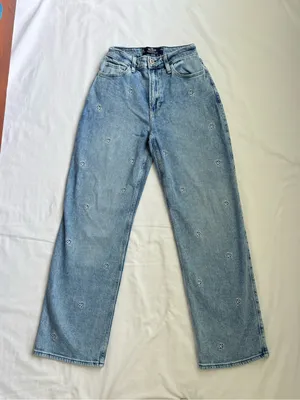 Hollister W25S Ultra High Rise Dad Jeans Floral Embroidered Light Wash thumbnail 1