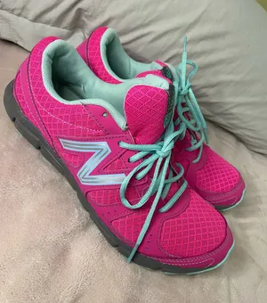 New Balance 550v3 Womens Running Shoes Size 7.5 thumbnail 1