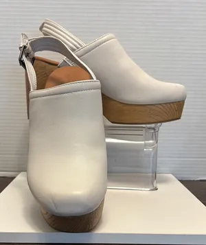Universal Threads Cream Slingback Mules thumbnail 1