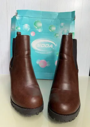 Soda Glove-S Brown Chelsea Ankle Boots Lug Sole Chunky Heel Size 8 New In Box thumbnail 1