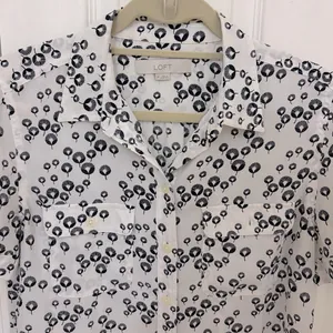 LOFT Women’s Short Sleeve Collared Floral Print Button Down in Black and White thumbnail 2