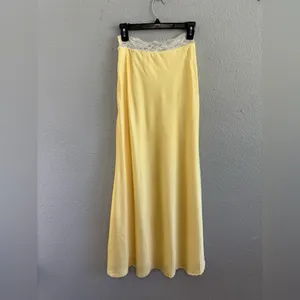 NWT Mika & Gala‎ Satin Lace Trim Skirt Size XS thumbnail 3