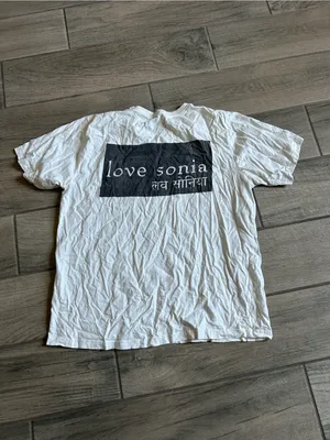 White Short-Sleeve Graphic Tee - Casual Everyday Essential thumbnail 2